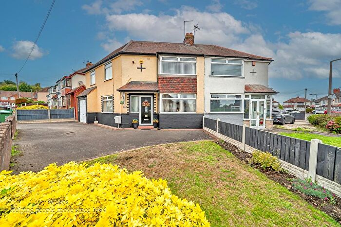 3 Bedroom Semi-Detached House For Sale In Oaktree Road, Wednesbury, WS10
