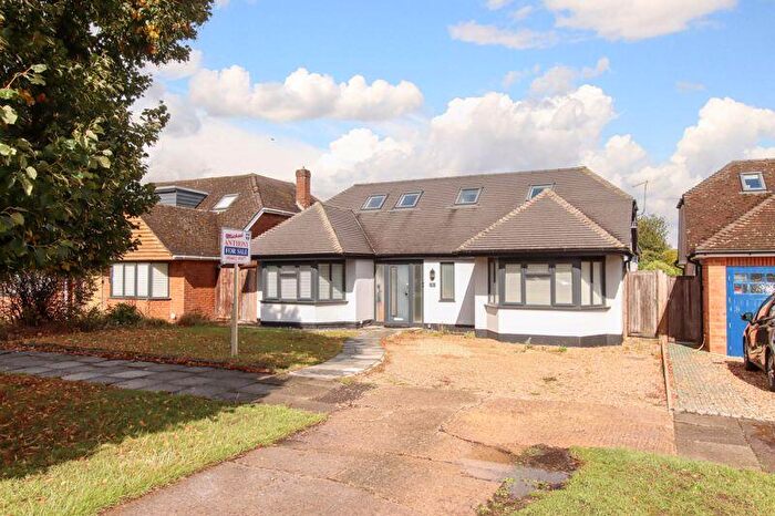 4 Bedroom Bungalow To Rent In Grove Park, Tring, HP23