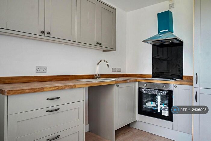 2 Bedroom Flat To Rent In Birds Royd Lane, Brighouse, HD6