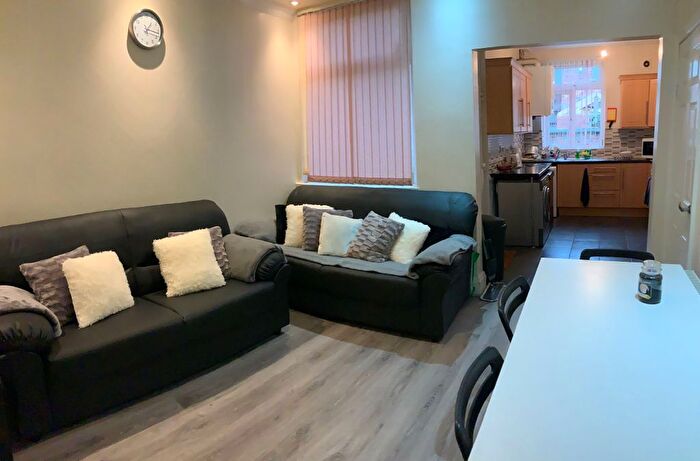 6 Bedroom Terraced House To Rent In Haydn Avenue, Manchester, M14
