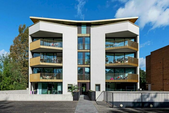 3 Bedroom Flat To Rent In Aylmer Road, London, N2