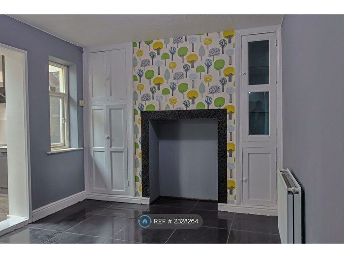 5 Bedroom Semi-Detached House To Rent In Hollybank, York, YO41
