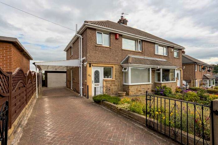 3 Bedroom Semi-Detached House To Rent In Close Lea, Rastrick, HD6