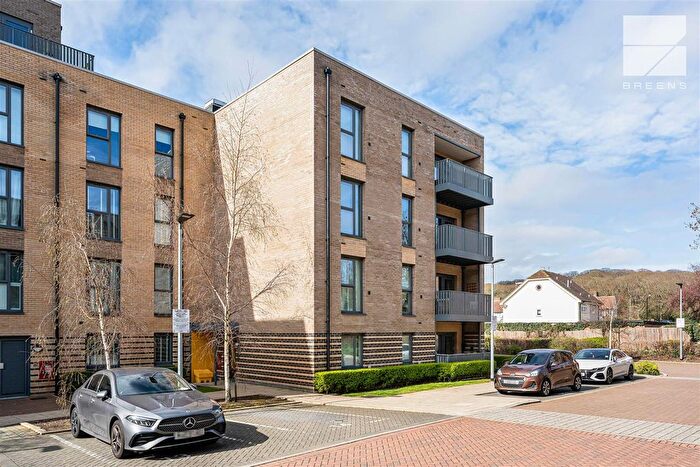2 Bedroom Flat For Sale In Merriam Close, London, E4