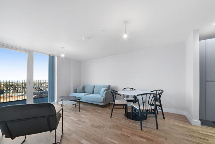 1 Bedroom Flat To Rent In The Oakwood, Colina Road, Haringey, London, N15