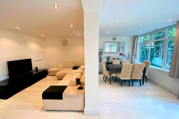 3 Bedroom End Of Terrace House To Rent In Green Bank, London, N12