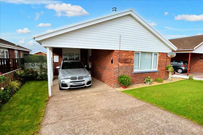 3 Bedroom Detached Bungalow For Sale In Fleming Way, Neyland, Milford Haven, SA73