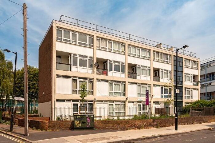 Flat For Sale In Dartford Street, London, SE17