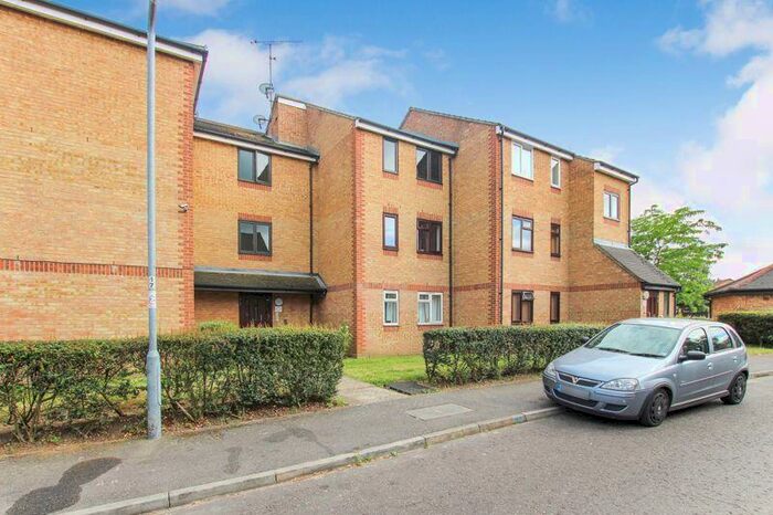 2 Bedroom Flat To Rent In Danbury Crescent, South Ockendon, RM15