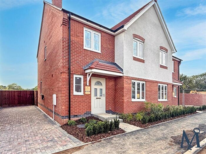 3 Bedroom Semi-Detached House For Sale In Grange Meadows, Hugglescote, Coalville, LE67
