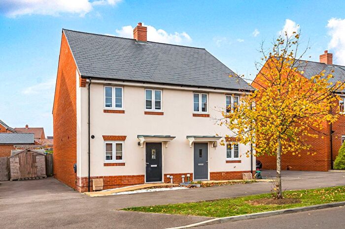 2 Bedroom Semi Detached House For Sale In Wallace Avenue, Boorley Green, Southampton, SO32