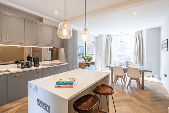 3 Bedroom Flat To Rent In Warriner Gardens, London, SW11