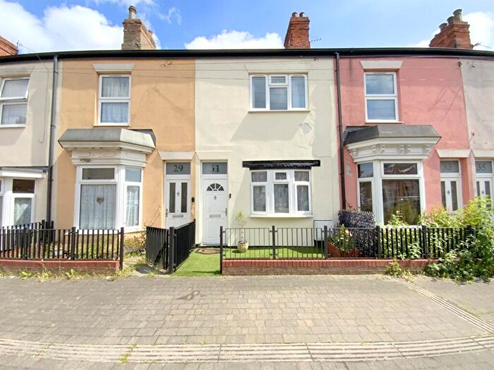 2 Bedroom Terraced House For Sale In Guildford Street, Grimsby, DN32