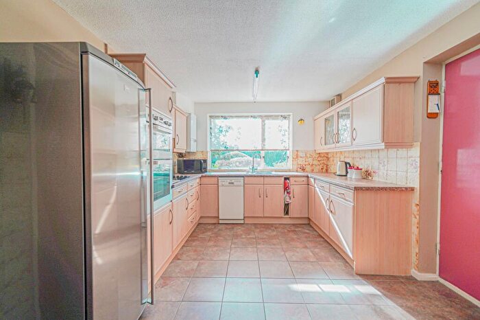 4 Bedroom Detached House For Sale In Trehern Close, Knowle, B93