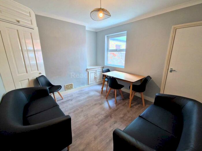 4 Bedroom Terraced House To Rent In Cardigan Road, Reading, RG1