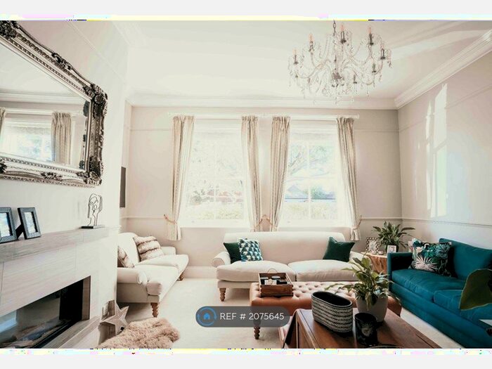 2 Bedroom Flat To Rent In Summersbury Drive, Shalford, GU4