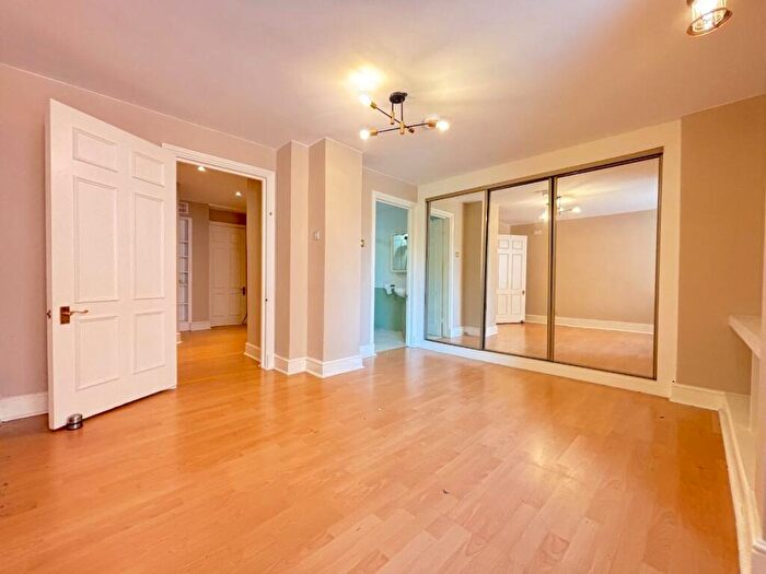 5 Bedroom Apartment To Rent In The Highway, London, E1W