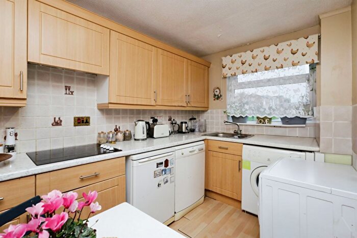 1 Bedroom Flat For Sale In Gemma Close, Hailsham, BN27