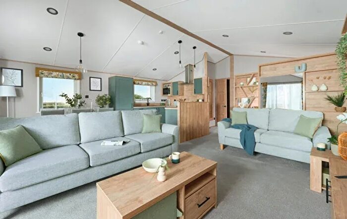 2 Bedroom Park Home For Sale In Mawgan Porth, Newquay, TR8