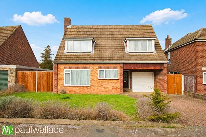 3 Bedroom Detached House For Sale In Stratfield Drive, Broxbourne, EN10