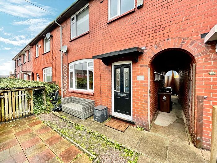 3 Bedroom Town House For Sale In Wood Street, High Crompton, Shaw, Oldham, OL2