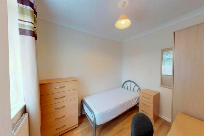 4 Bedroom Semi-Detached House To Rent In Queens Avenue, Canterbury, CT2