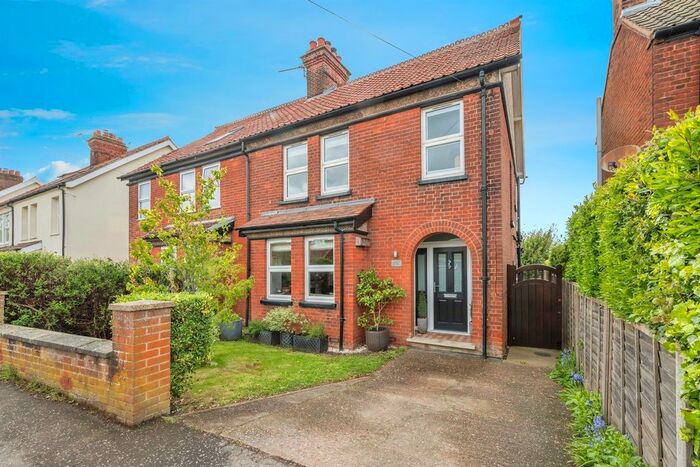 3 Bedroom Semi-Detached House For Sale In Norwich Road, North Walsham, NR28