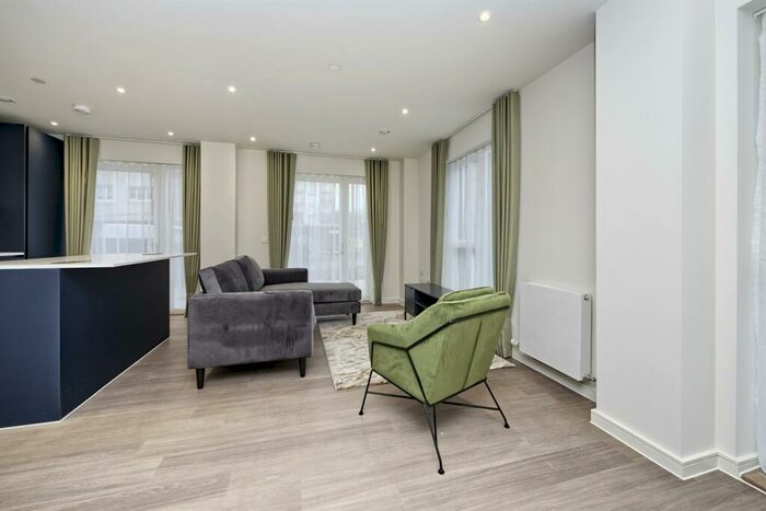 3 Bedroom Apartment To Rent In Alexis Street, SE16