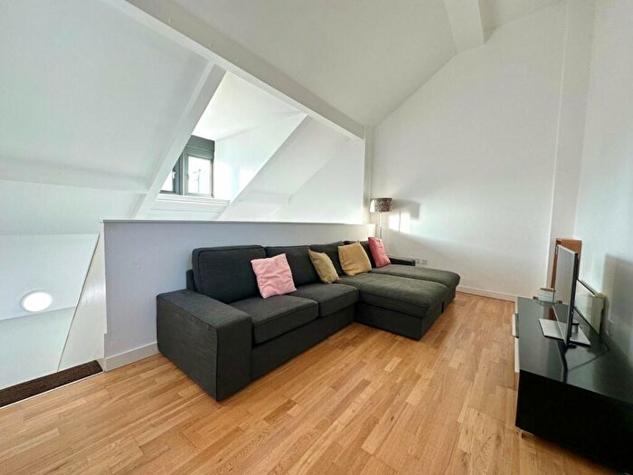 2 Bedroom Flat To Rent In Crown Street Buildings, Crown Street, Leeds, LS2