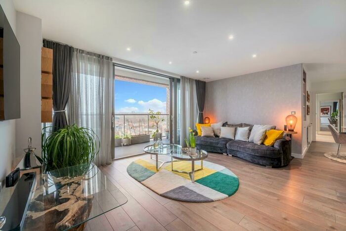 2 Bedroom Apartment To Rent In Heritage Tower, East Ferry Road, Canary Wharf, E14
