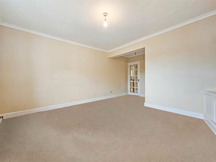3 Bedroom Detached Bungalow For Sale In Longmoor Avenue, Lowdham, Nottingham, NG14