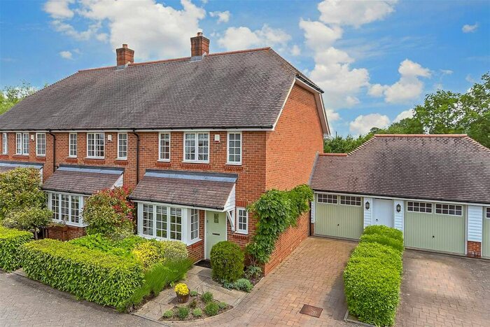 3 Bedroom End Of Terrace House For Sale In Eliot Place, Lingfield, Surrey, RH7