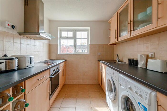2 Bedroom Flat To Rent In Swallow Close, Staines-Upon-Thames, TW18