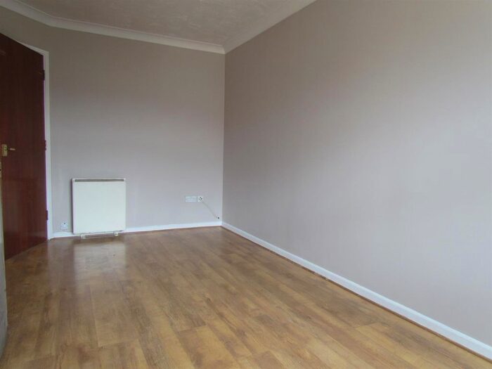 1 Bedroom Flat To Rent In Burns Avenue, Chadwell Heath, Romford, Essex, RM6