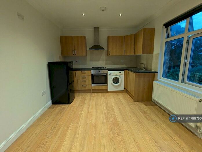 2 Bedroom Flat To Rent In Avondale Road, South Croydon, CR2