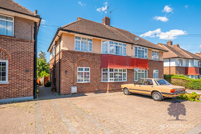 2 Bedroom Maisonette To Rent In Lynmouth Avenue, Morden, SM4