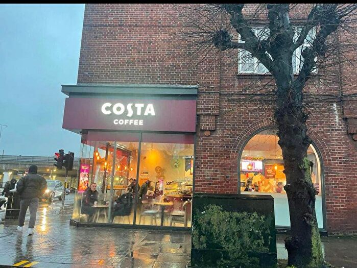 1 Bedroom Flat To Rent In The Broadway, London, NW7