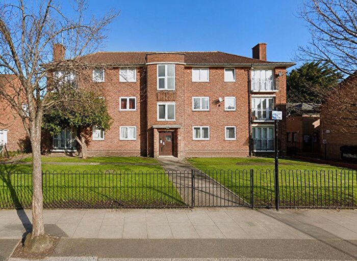 3 Bedroom Flat To Rent In Asplins Road, London, N17