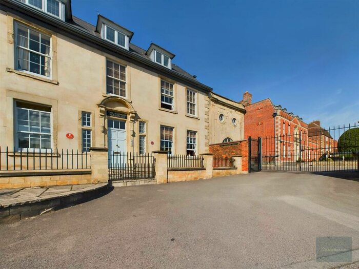 2 Bedroom Apartment To Rent In The Conigre Parsonage, BA14