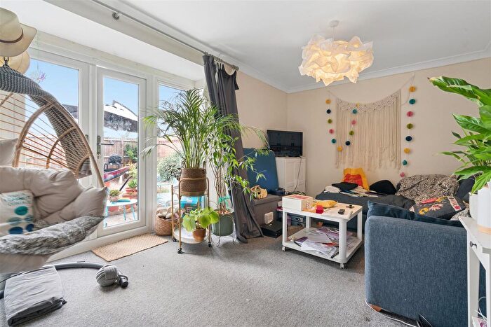 2 Bedroom Flat To Rent In Longley Road, Tooting, SW17