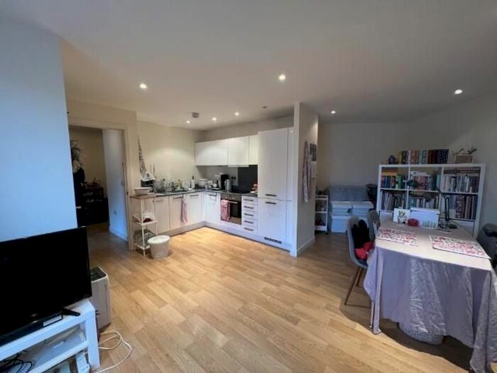 2 Bedroom Flat To Rent In Perry Vale, London, SE23
