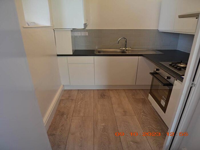 2 Bedroom Flat To Rent In The Parade, Roath, Cardiff, CF24