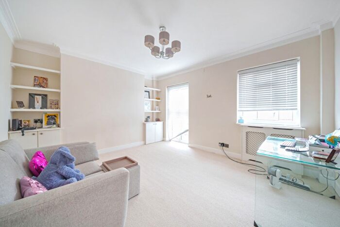 1 Bedroom Property To Rent In Watchfield Court, Sutton Court Road, London, W4