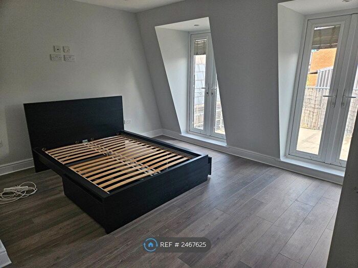 1 Bedroom Flat To Rent In High Street, Aylesbury, HP20