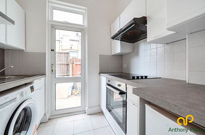 Studio To Rent In Sylvan Avenue, Wood Green, London, N22