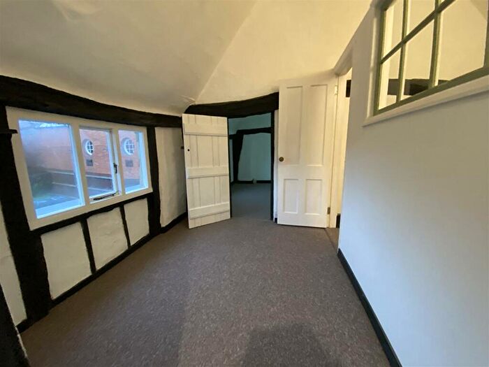 2 Bedroom Cottage To Rent In George Street, Hailsham, BN27