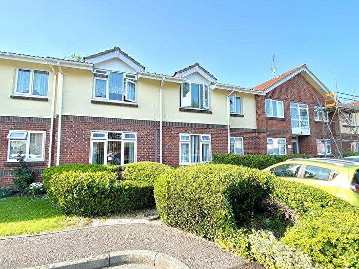 2 Bedroom Retirement Property For Sale In Highlands Road, Fareham, PO15