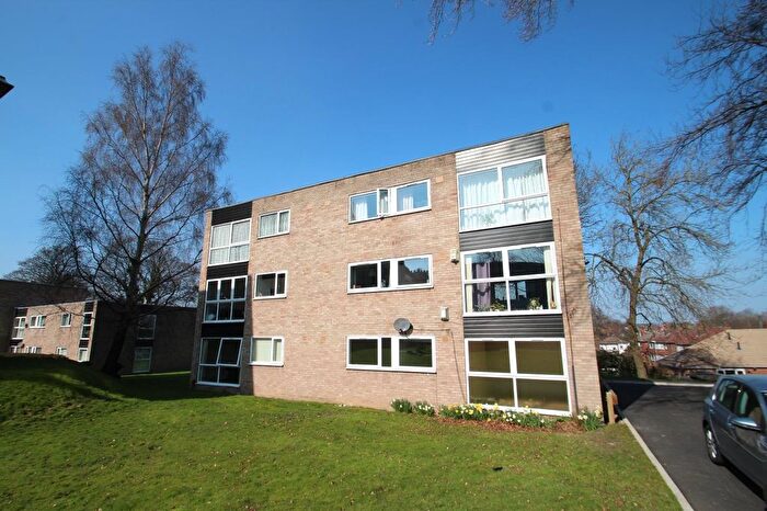 2 Bedroom Flat To Rent In Wood Close, Leeds, West Yorkshire, LS7