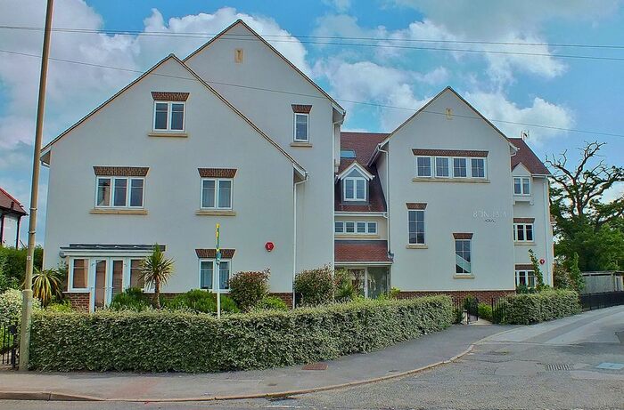 1 Bedroom Flat To Rent In Bonham House, Kingfield Road, Woking, Surrey, GU22