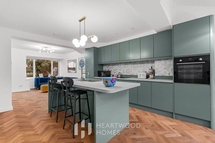 3 Bedroom Semi-Detached House For Sale In Leyland Avenue, St. Albans, AL1